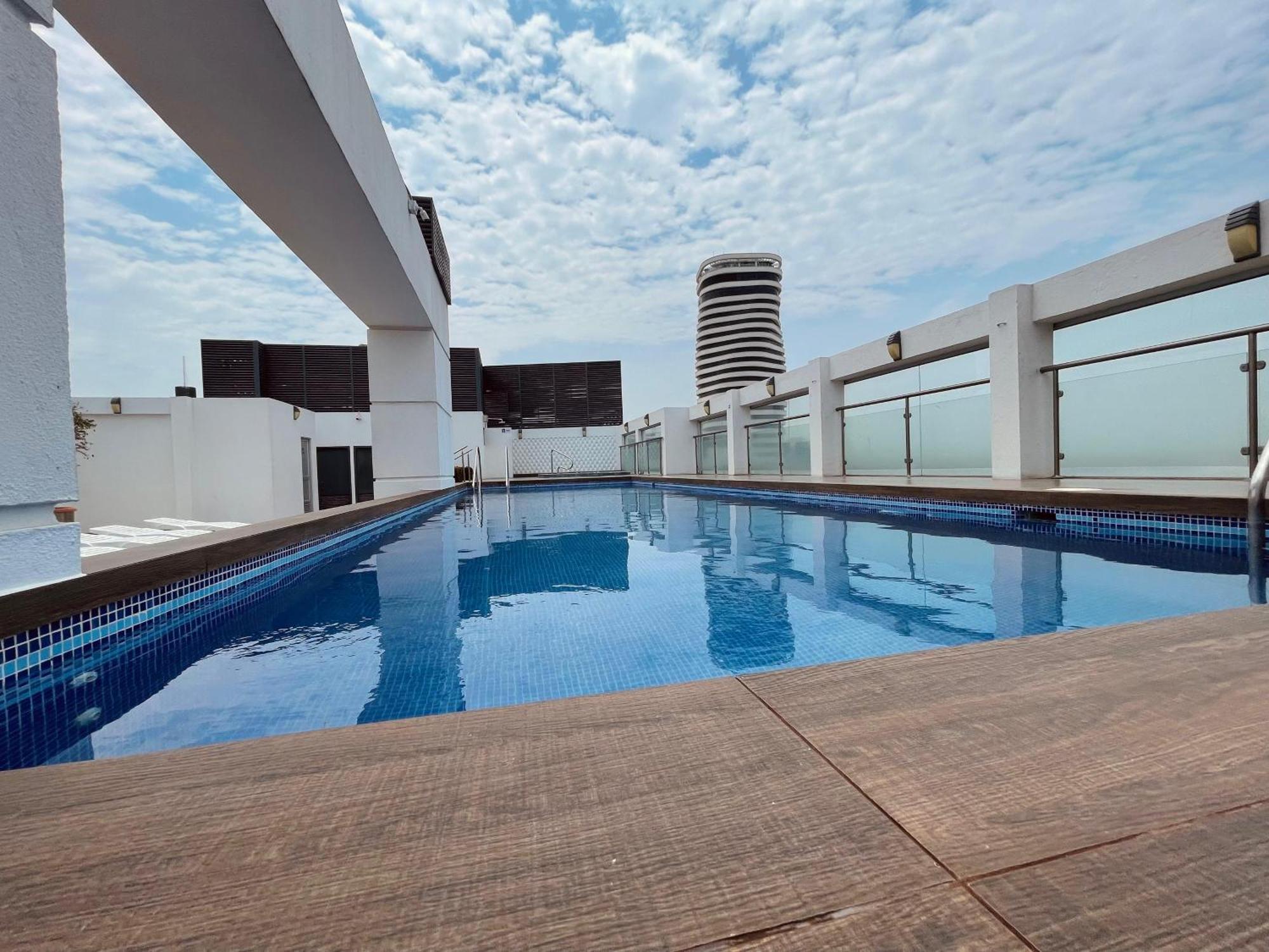 Frente Al Rio En Puerto Santa Ana Riverfront * Guayaquil