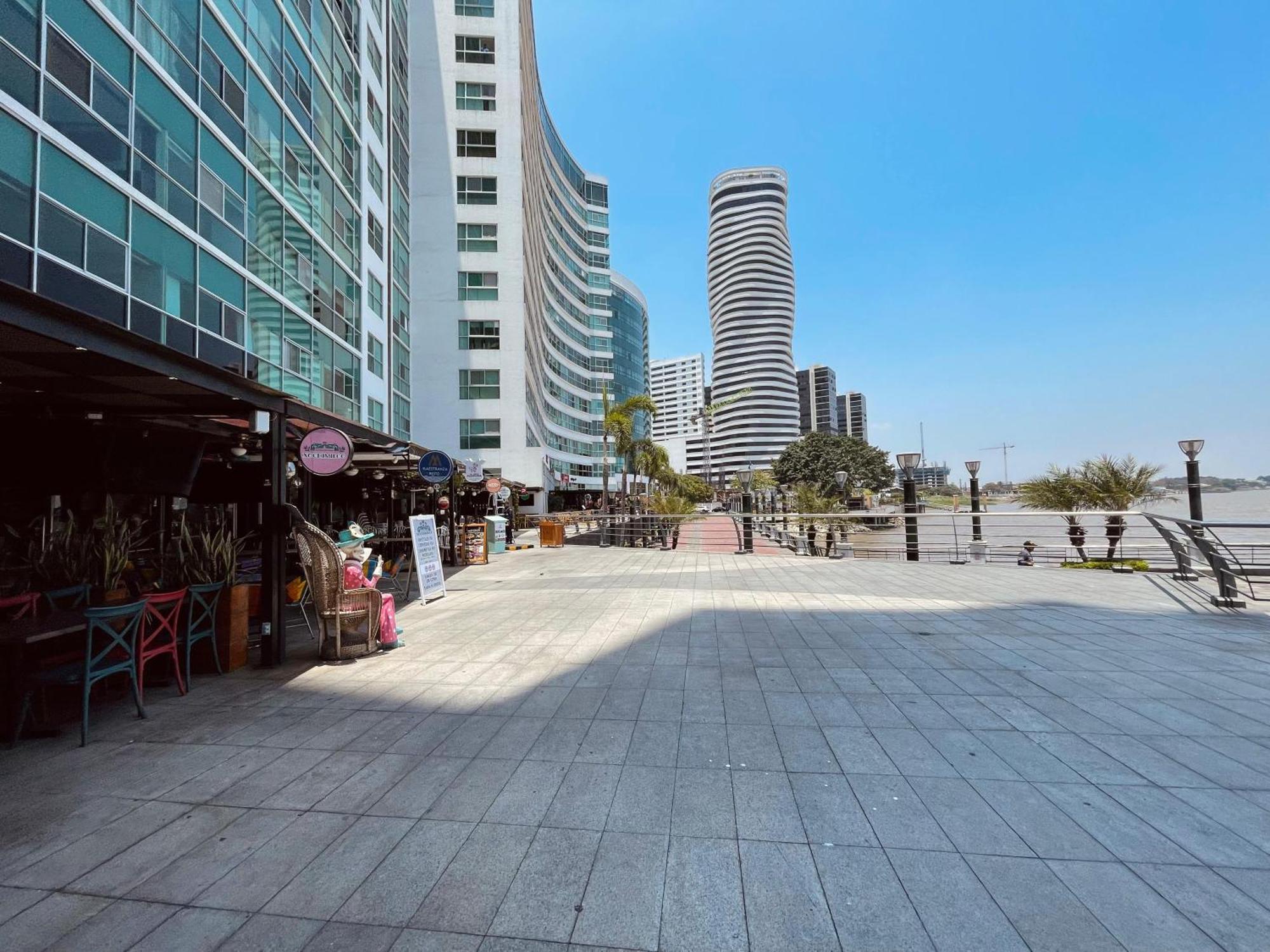 Frente Al Rio En Puerto Santa Ana Riverfront 公寓 *