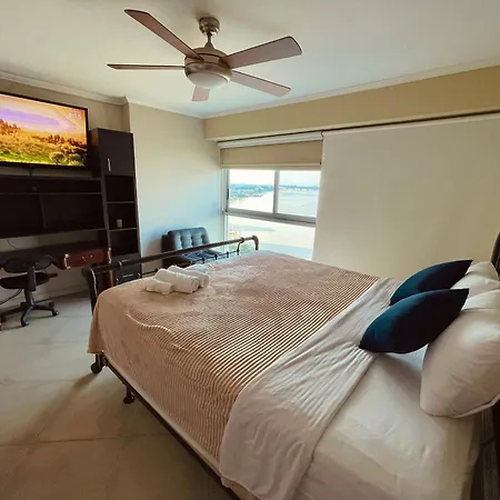 Suite Frente Al Rio En Puerto Santa Ana Riverfront Guayaquil Exterior photo