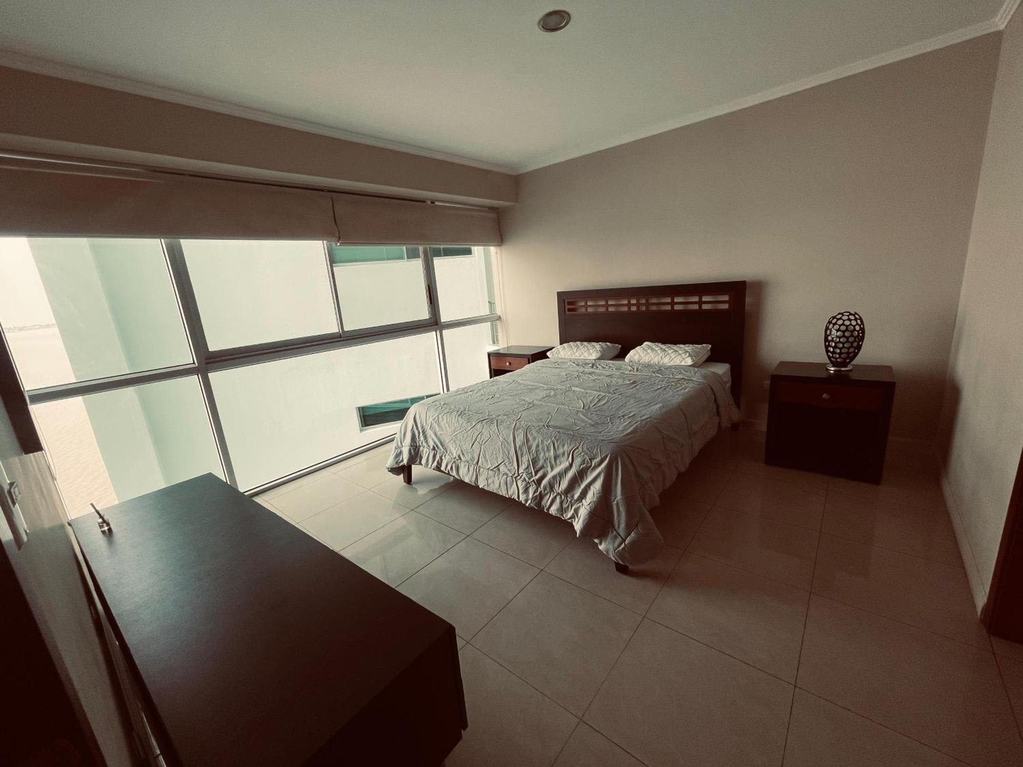 Frente Al Rio En Puerto Santa Ana Riverfront Apartment *