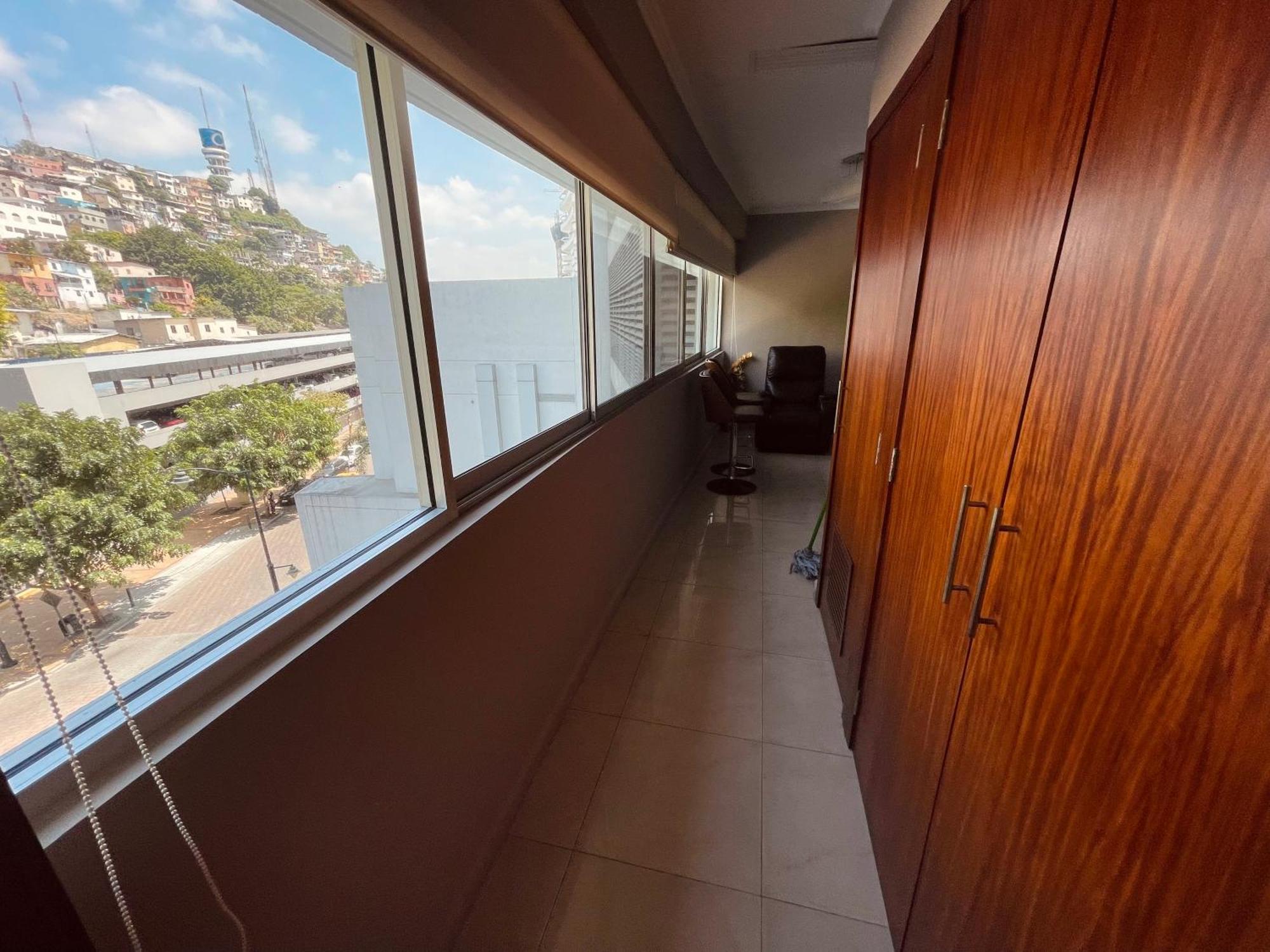 Frente Al Rio En Puerto Santa Ana Riverfront * Guayaquil