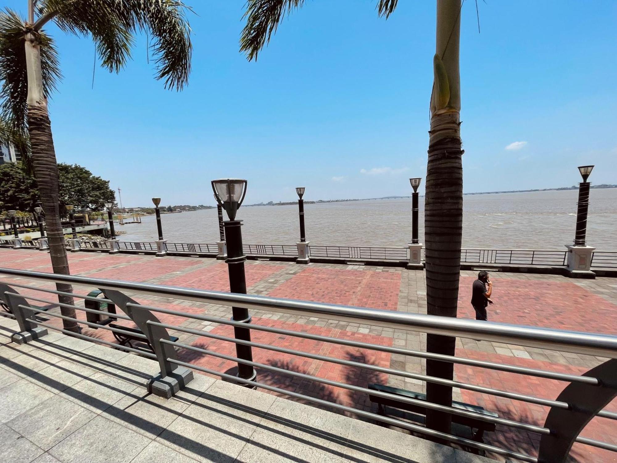 Frente Al Rio En Puerto Santa Ana Riverfront *