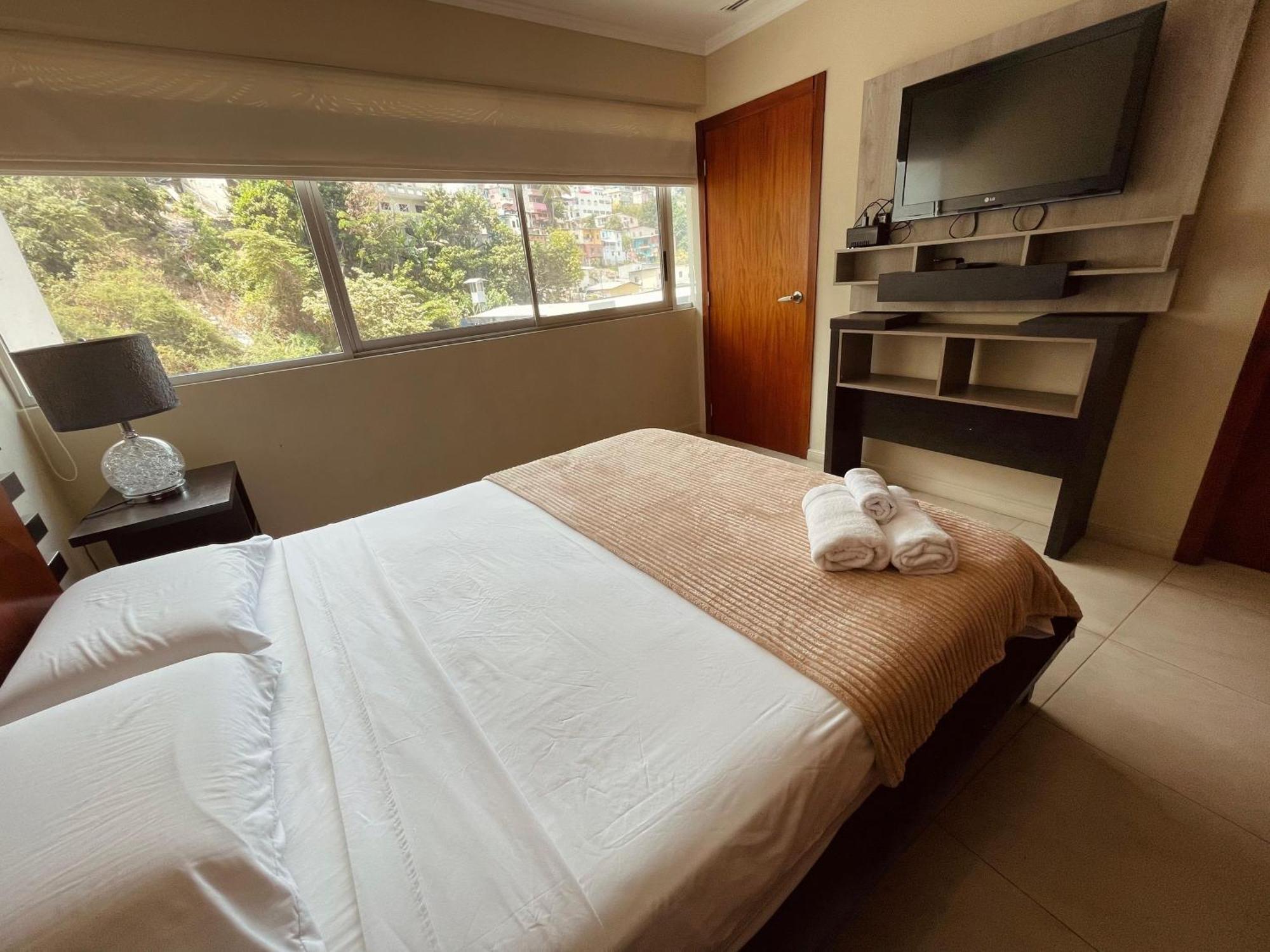 Apartment Frente Al Rio En Puerto Santa Ana Riverfront