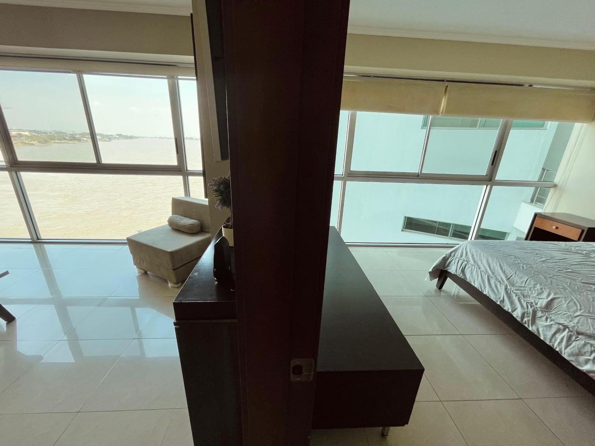 Frente Al Rio En Puerto Santa Ana Riverfront Apartment Guayaquil