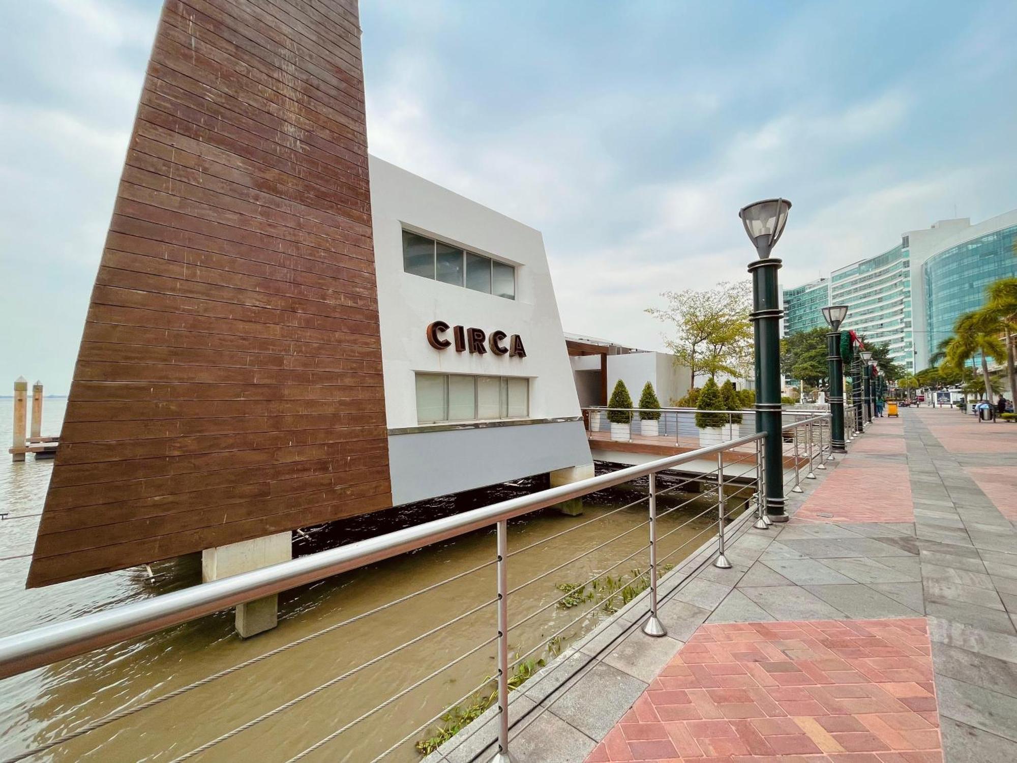 Frente Al Rio En Puerto Santa Ana Riverfront Apartment